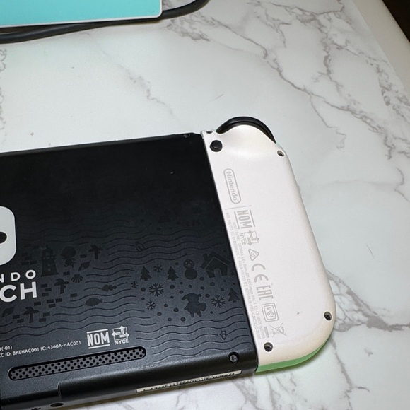 Nintendo Switch Console Animal Crossing Edition - Picture 8 of 15